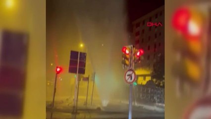 Kadıköy'de Altyapı Çalışmaları Sırasında Su Borusu Patladı