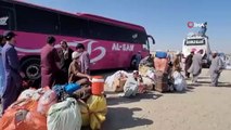 Pakistan'daki binlerce Afgan mülteci ülkesine dönüyor