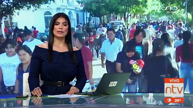 Familias visitaron a niños difuntos en cementerios por Todos Santos.