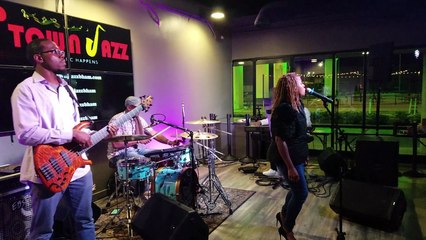 Travel Track On Sirk TV: UPTOWN JAZZ LOUNGE [Birmingham, Alabama] - Part I