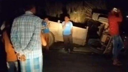 पश्चिमी चंपारण: सड़क दुर्घटना में 5 लोग हुए घायल, मचा हाहाकार