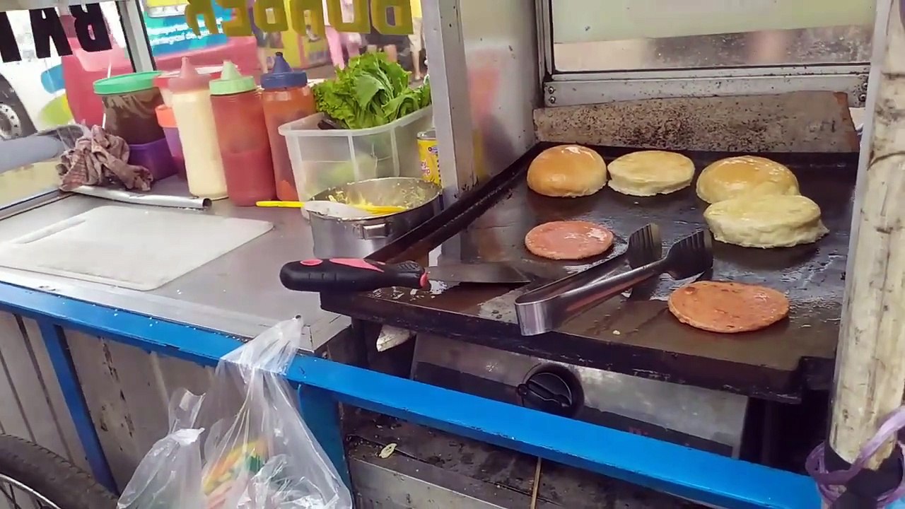 Jajanan Pinggir Jalan Burger Beef