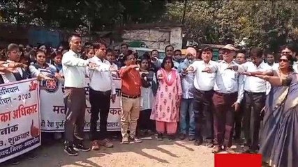 खरगोन: मतदान के लिए मतदाताओं को किया जागरूक, दिलाई शपथ