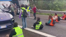 Video: tangenziale bloccata per la protesta di Ultima Generazione