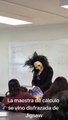 Profesora sorprende a sus estudiantes con disfraz de Billy Jigsaw