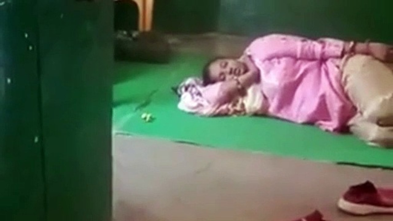 Video: क्लासरूम में ये क्या करने लगीं प्रधानाध्यापिका, वीडियो देखकर हैरान रह जाएंगे आप