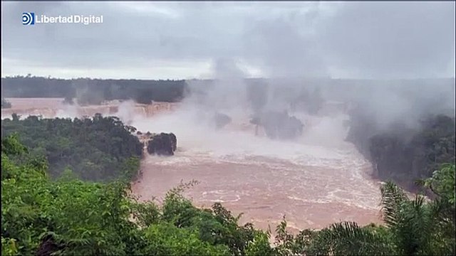 Aumenta de forma extrema el agua en las cataratas de Iguazú y tienen que cerrarlas