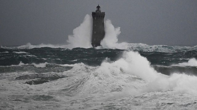 Tempête Ciaran : plus d'un million de personnes privées d’électricité