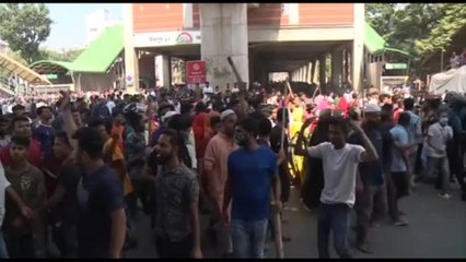 Bangladesh, scontri alla protesta di migliaia di lavoratori del tessile