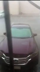 مشاهد من أمطار  الشرقية.. البرد يتسبب في كسر زجاج السيارات