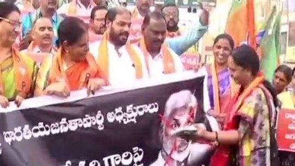 గుంటూరు జిల్లా: చెప్పులతో కొట్టిన మహిళలు