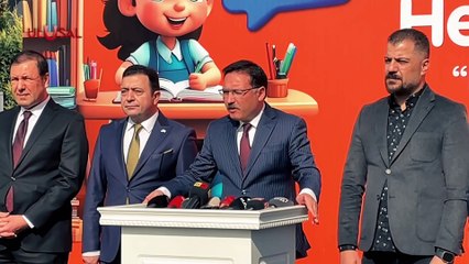 20 Bin Öğrenciye Çalışma Masası ve Kitaplık Dağıtıldı