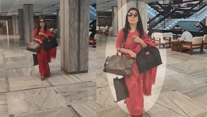 हाथों में 3 लग्जरी बैग्स, लाल साड़ी..,कुछ इस अंदाज में एथिक्स कमेटी से सामने पहुंचीं महुआ मोइत्रा