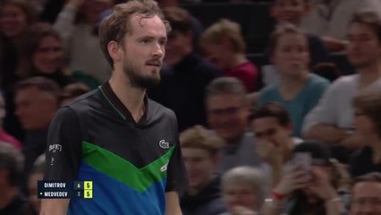 Medvedev tells Paris crowd to shut up