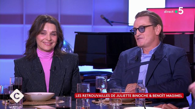 Juliette Binoche et Benoît Magimel dans l'émission C à Vous sur France 5.