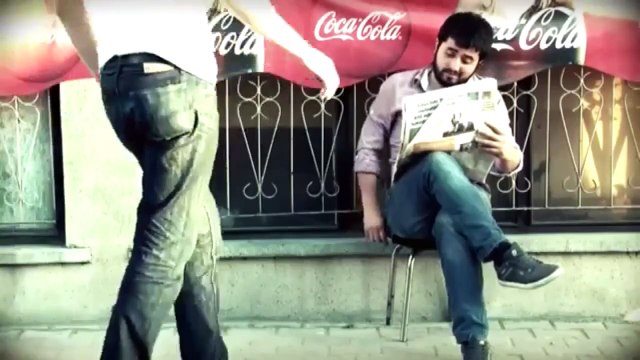 Sosyal medyada hızla yayılıyor! Müslüman adam Coco Cola içer