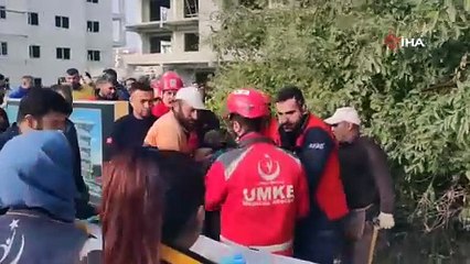 Van'da inşaat balkonu çöktü: 1 yaralı