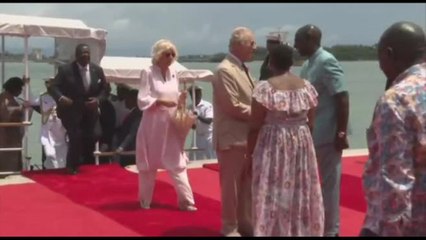 Carlo e Camilla in Kenya visitano la base navale di Mtongwe a Mombasa