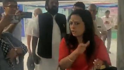 বৈঠকে ‘ব্যক্তিগত’ প্রশ্ন সাংসদকে! এথিক্স কমিটি থেকে বেরিয়ে মেজাজ হারালেন মহুয়া| Oneindia Bengali