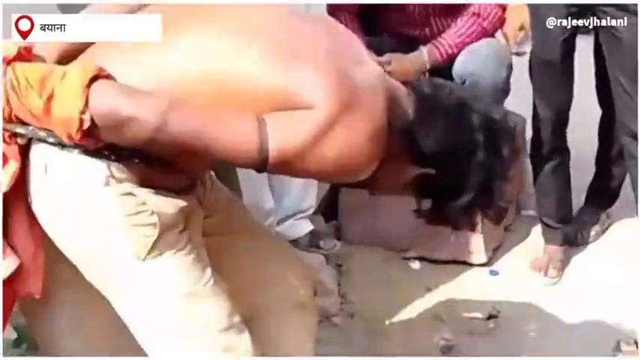 बयाना: सूने मकान में घुसा संदिग्ध युवक, बिजली पोल से बांधकर की जमकर धुनाई
