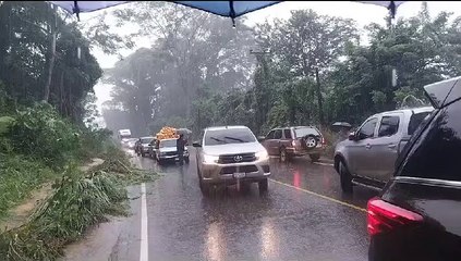 Alcalde de Omoa, Cortés, se convierte en agente de tránsito