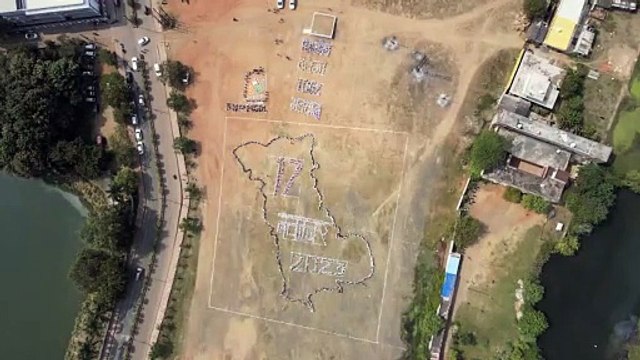 Video Story : मप्र विधानसभा चुनाव- 2023 : विद्यार्थियों ने बनाई मानव श्रृंखला, शत-प्रतिशत मतदान करने का मतदाताओं को दिया संदेश