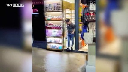 Sağanak nedeniyle Kapalıçarşı'yı su bastı