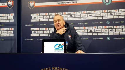 Jean-Marc Furlan en conférence de presse d'avant-match