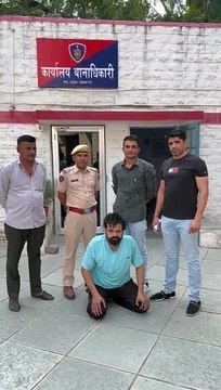 .बाइक चुराकर राह चलती महिलाओं से लूटता था सोने की चेन