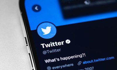 قيمة إكس تنخفض لأقل من نصف قيمة تويتر سابقاً