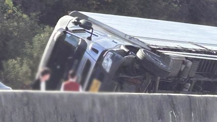 경기 광주시 직동터널 인근에서 화물차·SUV 부딪혀...2명 다쳐 / YTN