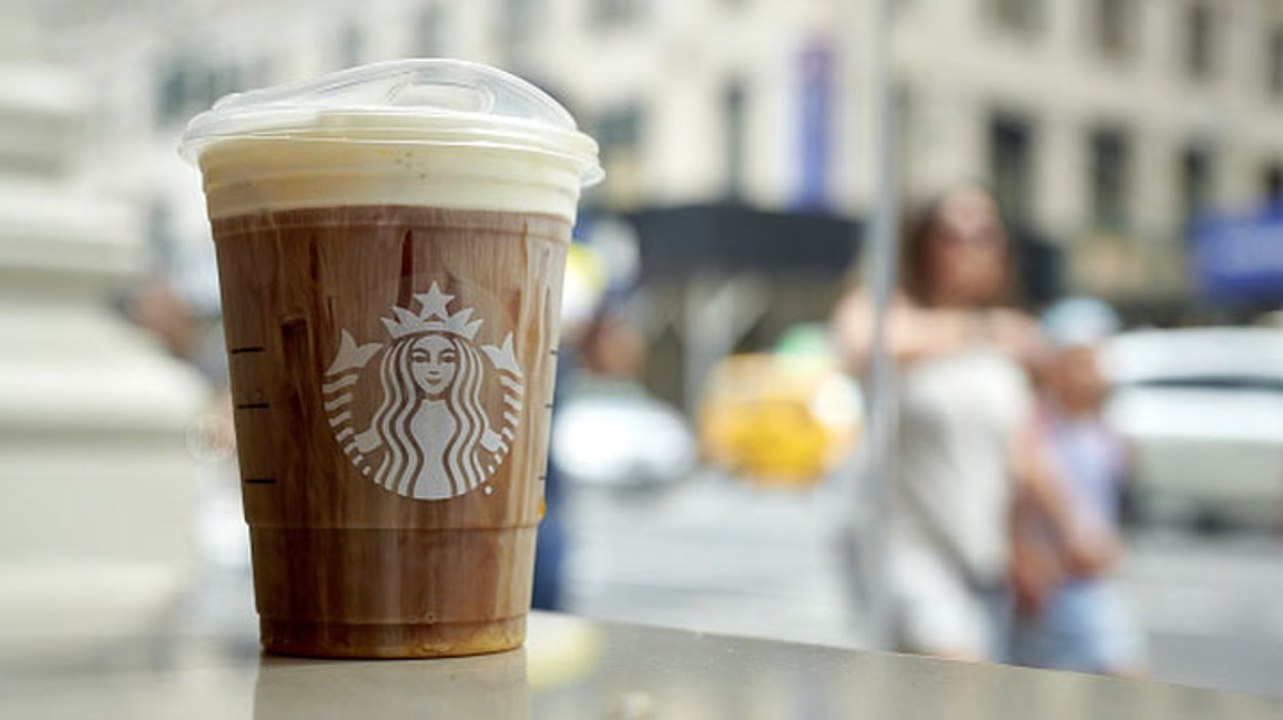 Starbucks Holiday Drinks (And Cups) Are Back—an...