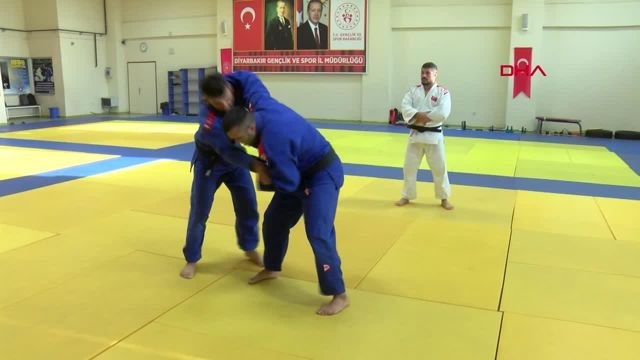 Diyarbakır'da İşitme Engelli Sporculara Türk İşaret Dili Eğitimi