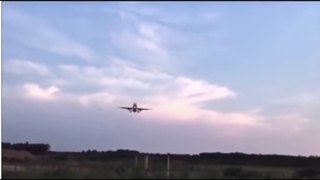 UFO Flies Close to Plane in Doncaster