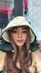 Kayak janda pirang enggak gays?