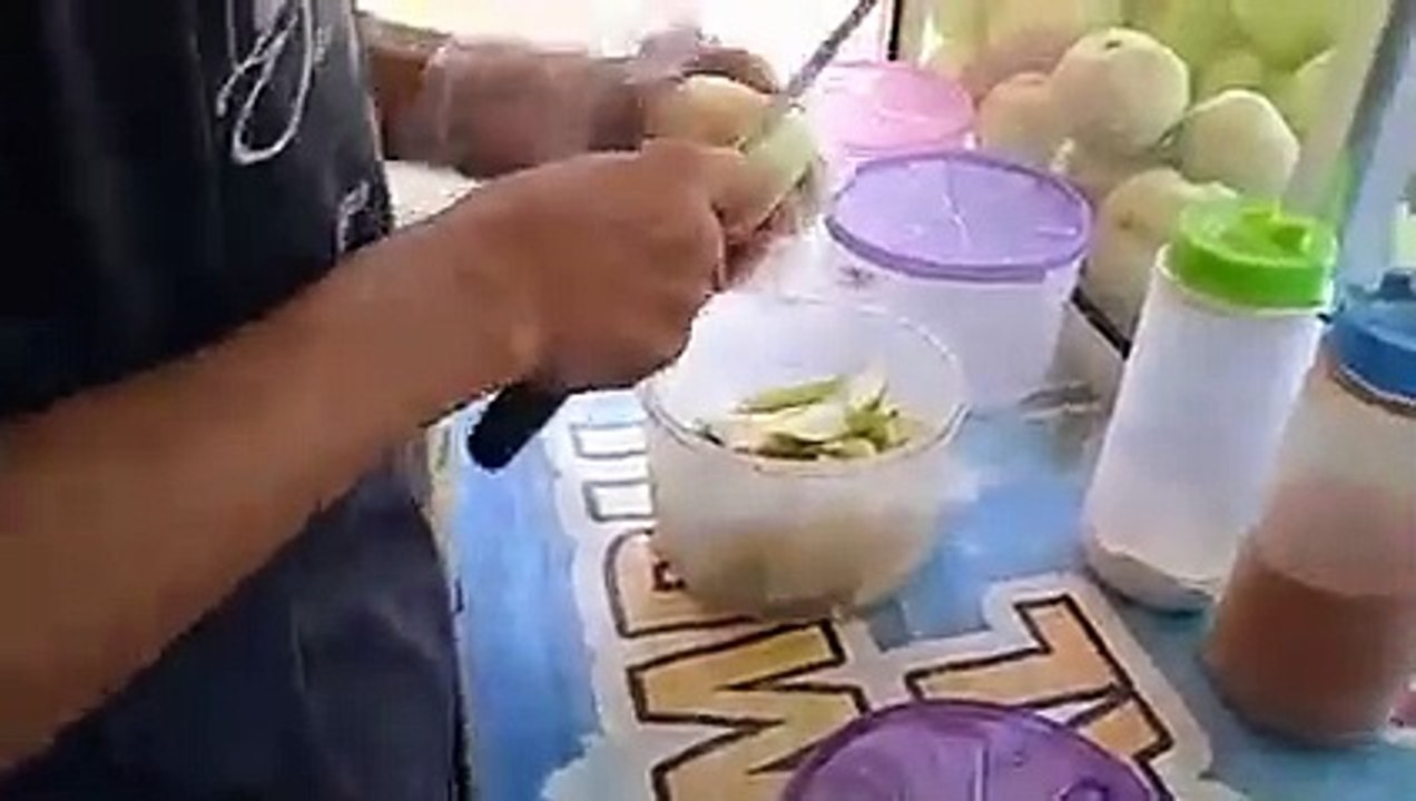 Jajanan Pinggir Jalan Rujak Jambu Kristal