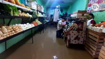 Torrencial lluvia "paralizó" zona comercial de Agua Dulce tras paso de Frente Frío 8