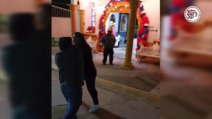 Pareja de ebrios agrede y roba celular a creador de contenido en Acayucan