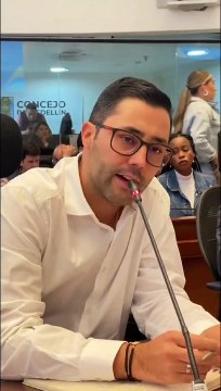 Concejal de Medellín, Sebastián López, arremete contra la alcaldía por presunta malversación de fondos
