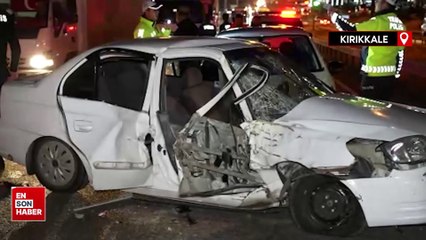 Kırıkkale'de kepçe ile 2 otomobilin karıştığı kazada araçlar hurdaya döndü