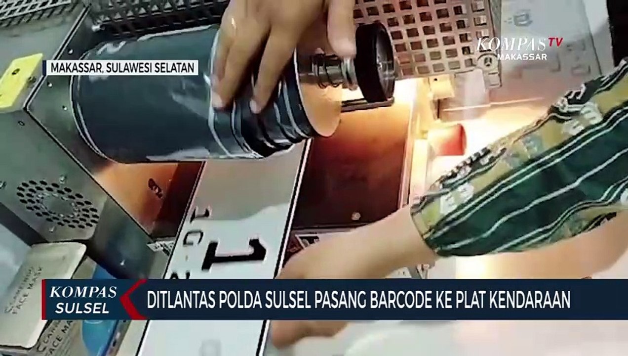 Ditlantas Polda Sulsel Pasang Barcode Ke Plat K...