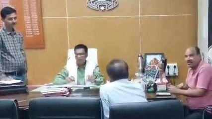 उज्जैन: छात्रों ने विश्वविद्यालय का किया घेराव, निष्पक्ष जांच की मांग की