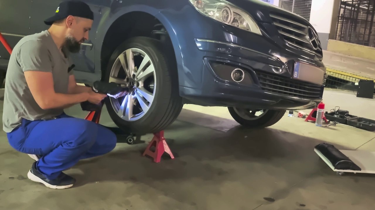 Transmission Gasket Leak Replacement on Mercedes - Benz B Class Tutorial