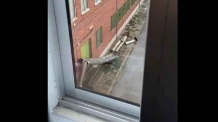 La chimenea de un instituto de Medina del Campo desplomándose