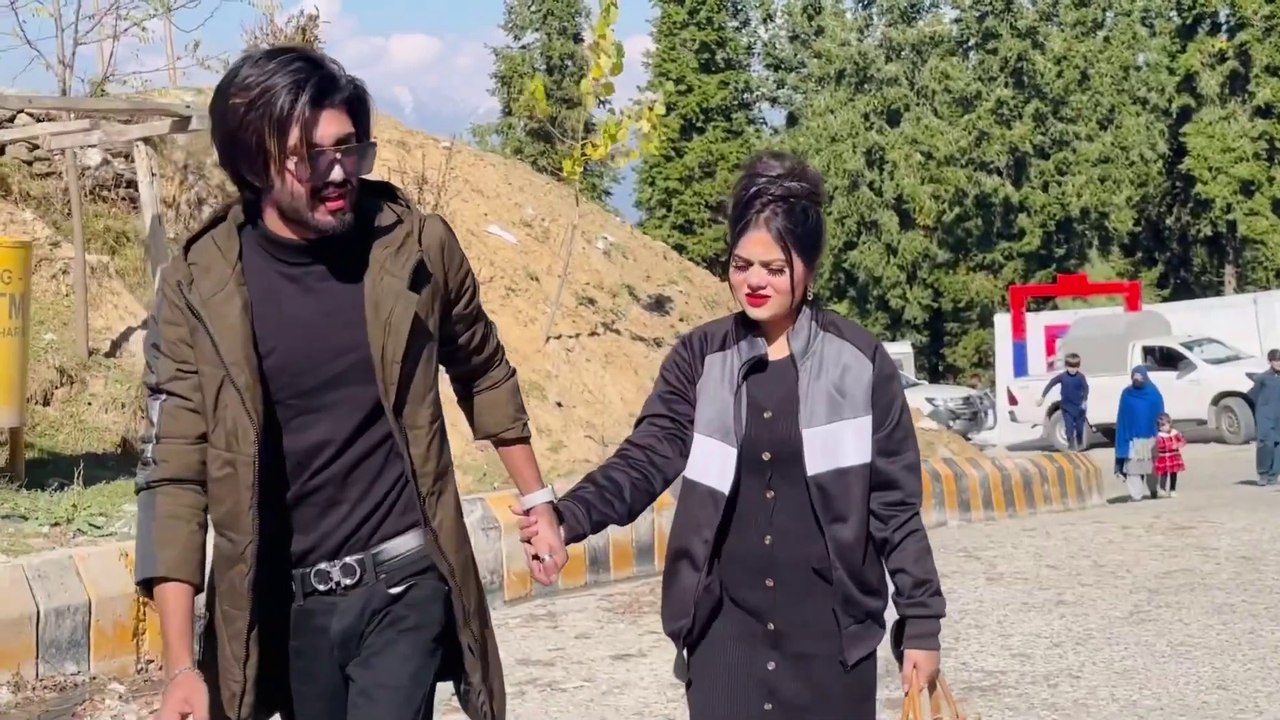 Bhooke sona pra..** Chairlift se girne lge thy..|| Part 2