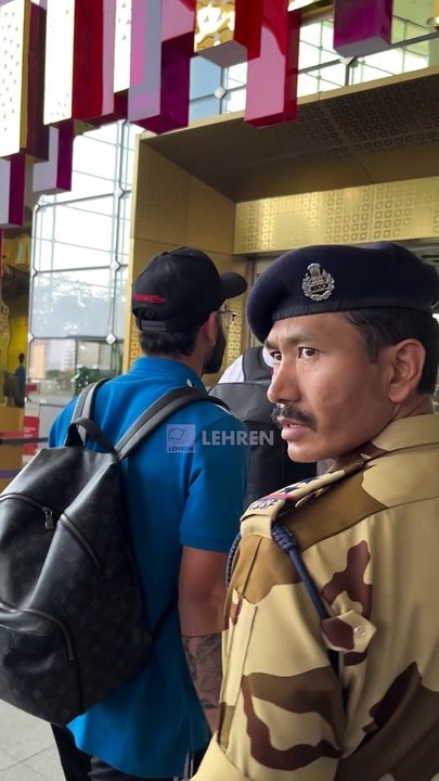 Indian Cricket Team के सदस्य Airport पर हुए स्पॉट