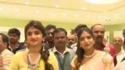 విశాఖ: నగరంలో సినీనటి శ్రీ లీల సందడి