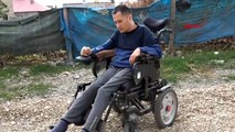 Bedensel engelli Kemal Tekçi, akülü aracını kullanabilmek için asfaltlı yol talep ediyor