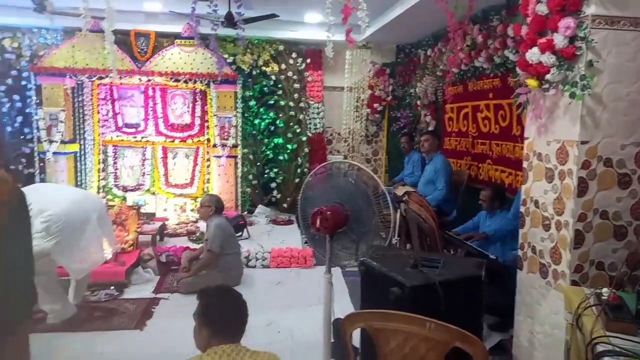 भाव भरे भजनों की सरिता बहाई