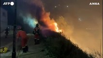 Spagna, vigili del fuoco al lavoro su un vasto incendio nella regione di Valencia